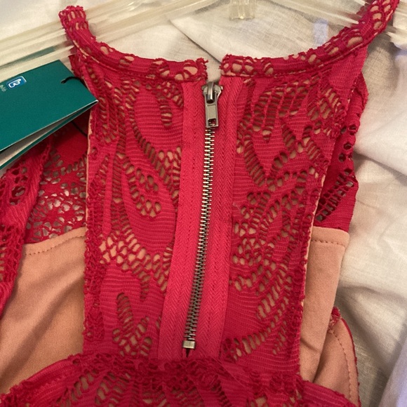 Pink lace midi dress - Picture 3 of 7